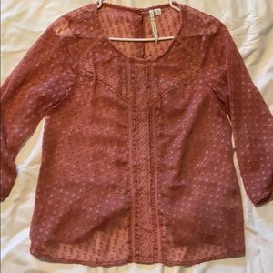 Women’s quarter length sleeve shirt